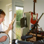 Harry Mercer recording banjo